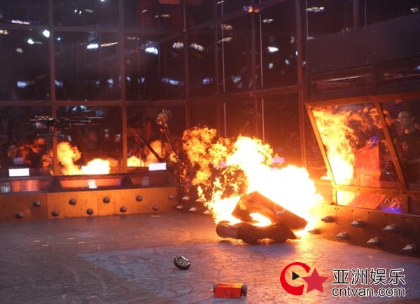 科技进军娱乐 中国首档机器人格斗真人秀《铁甲雄心》高燃来袭
