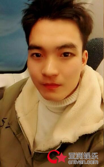 18年1月1签约新晋男歌手周妙文,择日举办签约仪式