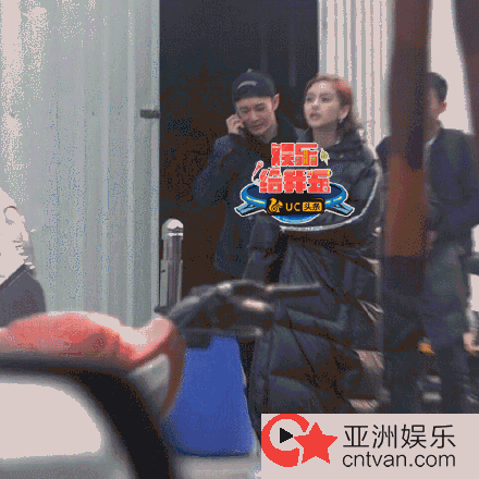 黄晓明探班baby 一家三口十分温馨!