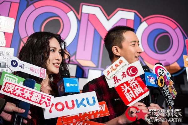 艾菲鼓励新生力量 献唱《恼人的秋风》掀高潮