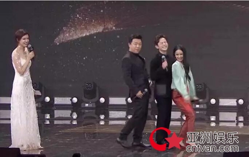 黄渤何炅蔡依林尬舞 合体表演 “永动舞姿”