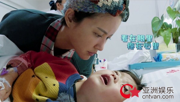 萌仔肯尼生病张歆艺彻夜守护 亲妈回应很感动