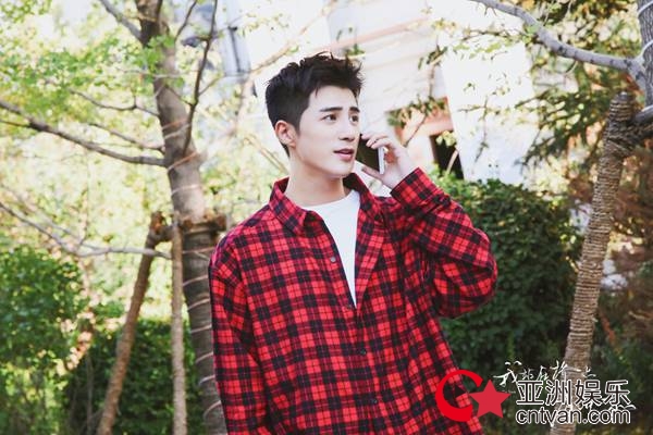 《我站在桥上看风景》宠爱蜜恋升级 姜潮李溪芮庞瀚辰暖心治愈