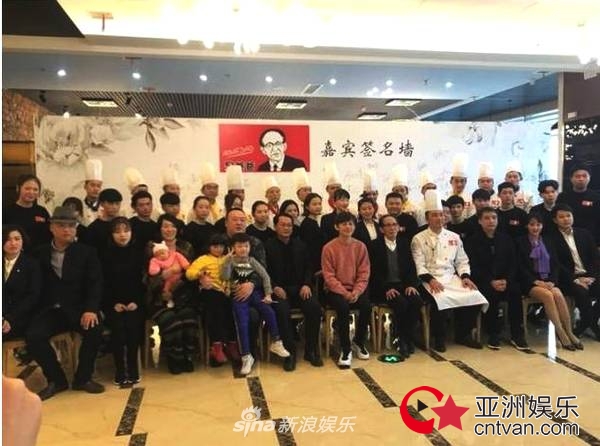 何炅父亲近照曝光 父子俩好似复制粘贴