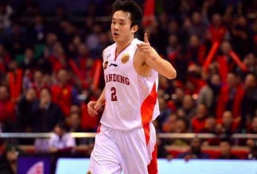 丁彦雨航获MVP 易建联发文祝贺!