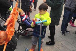 霍思燕女儿疑曝光 跟嗯哼长得十分相似!
