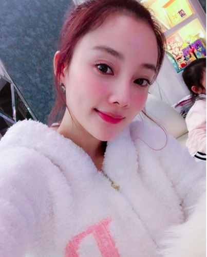 李小璐发文谈养生 意外掀起网友骂战!