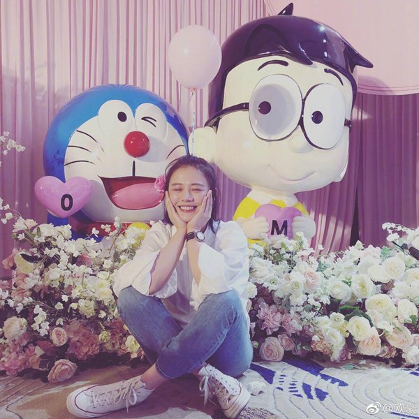 欧豪为马思纯庆生 欧豪和马思纯当街索吻甜蜜蜜!