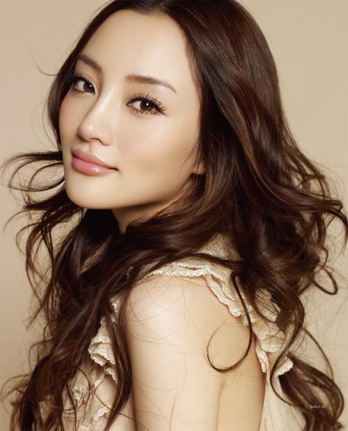 李小璐的身高是多少? 李小璐的胸性感半露 李小璐贾乃亮被曝离婚是真的吗?