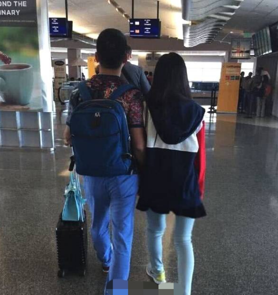 偶遇刘强东夫妇 原来刘强东是这样宠老婆的!