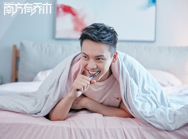 陈伟霆新剧强吻男员工 吃瓜群众不淡定了