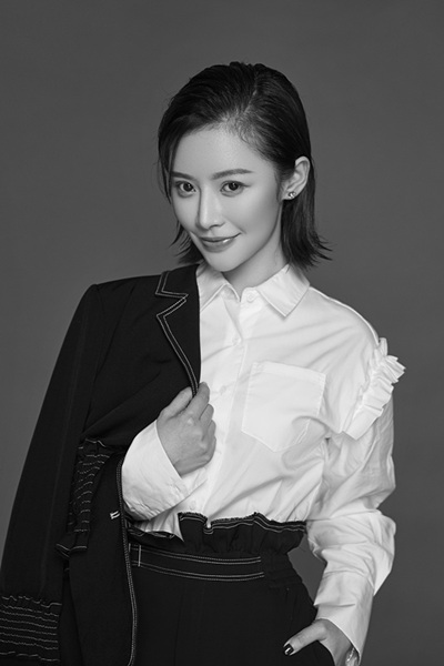 瑛子黑白写真曝光 复古迷人质感十足