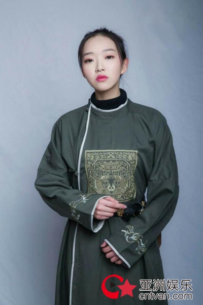 周艺轩UNIQ队友李汶瀚加盟暗夜古宅 挑战通天塔逃生