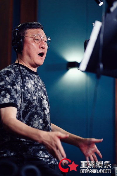 韩磊为江城而歌 《在此》唱出了气壮山河之势