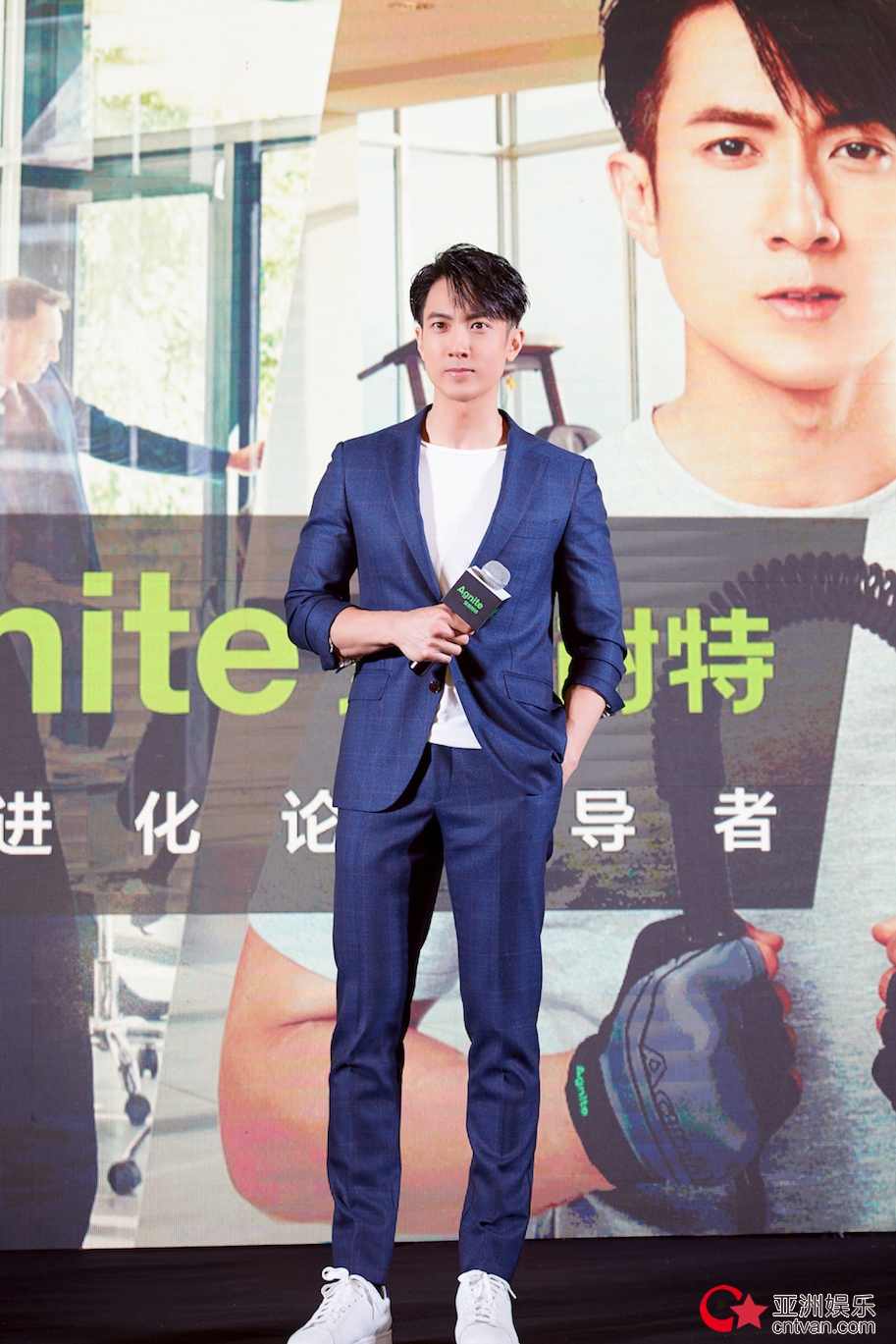 吴尊帅气出席运动品牌代言活动 分享健身运动理念