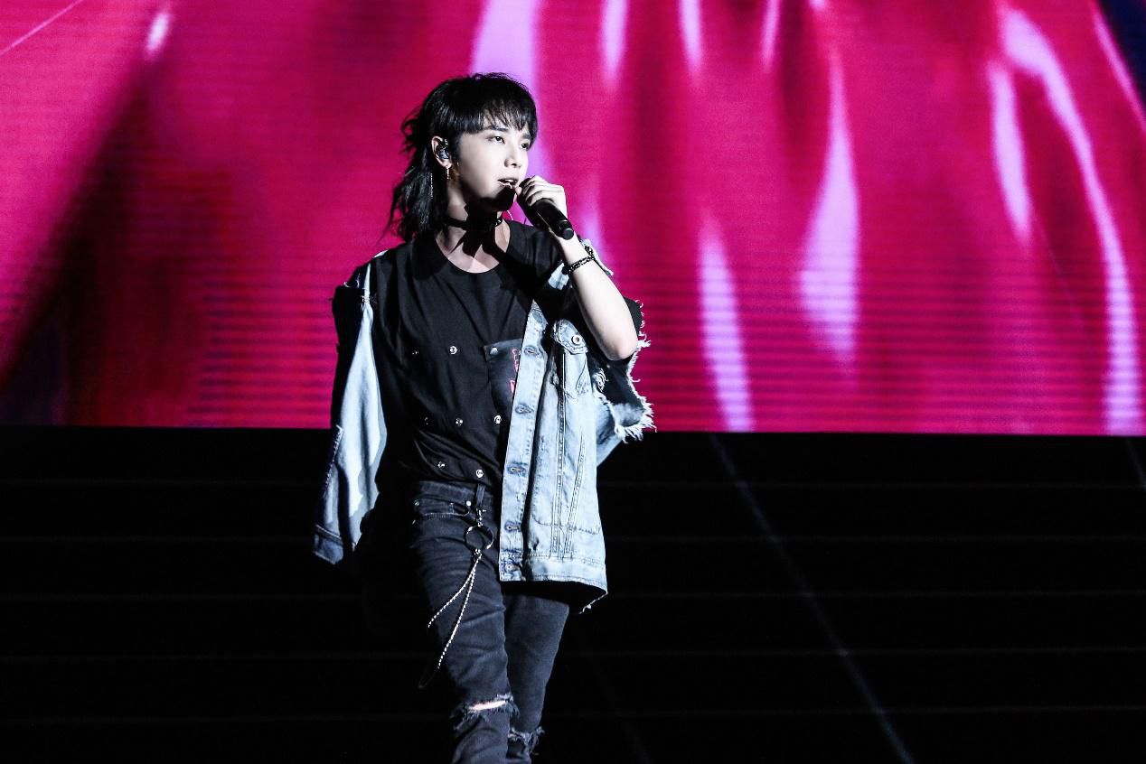 华晨宇、乐华七子齐现身,当红流量引爆映客“樱花女生星光夜”