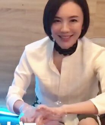 吕佳容深夜放毒变身大胃王 狂吃100只小龙虾
