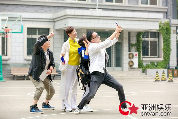 胡军《青春同学会》火热上线 上演青葱岁月回忆杀