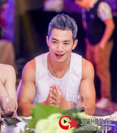朱晓辉受邀出席品牌活动 大秀完美身材嗨翻全场