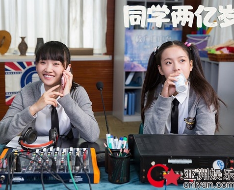 《同学两亿岁》“小徐静蕾”李庚希高能开挂 校草朱致灵尬撩被怼