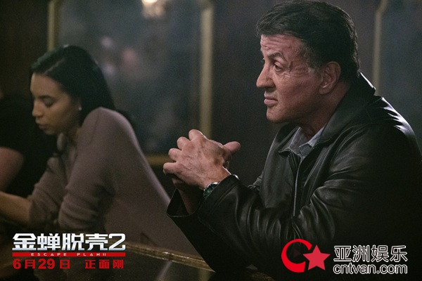 《金蝉脱壳2》史泰龙尽展传奇风采 网友:硬汉的碰撞绝不会错过!