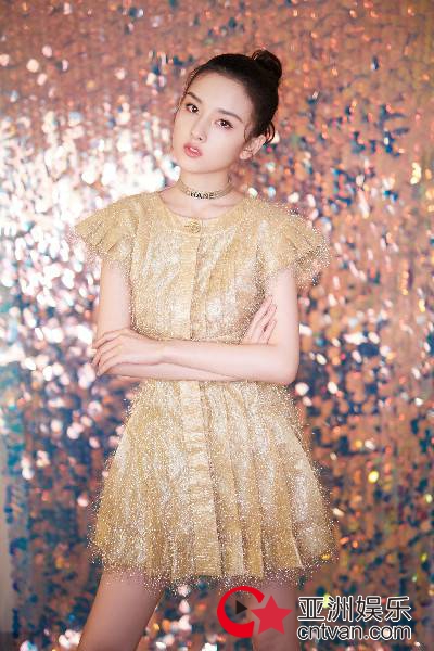 宋祖儿出席时尚活动,解锁多种look变身仙女鹅
