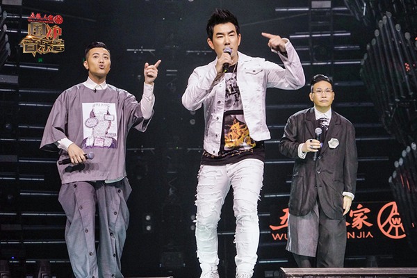 《围炉音乐会》刷屏纽约时代广场  任贤齐携苏永康梁汉文温暖开唱