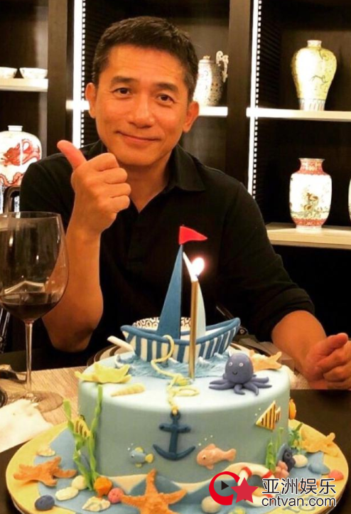 刘嘉玲庆生梁朝伟 蛋糕里都是心意!