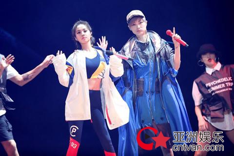 蔡依林助阵李宇春 劲歌热舞嗨爆了!