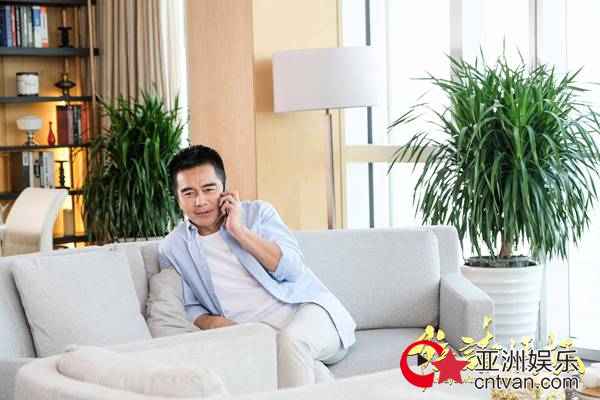 《陪读妈妈》许亚军变身超人老爸 胡先煦面临交友危机