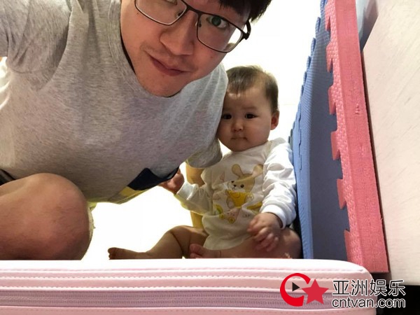 江宏杰晒女儿萌照 称已被女儿融化!