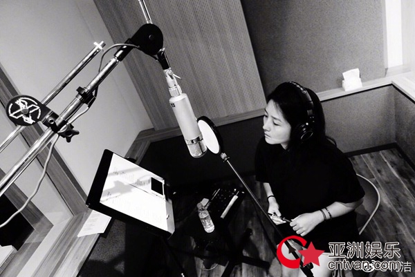 何洁发布录音室照片 最爱歌曲即将曝光