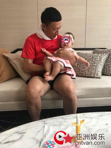 孙红雷女儿正面照 颜公主眼睛遗传了颜王!?