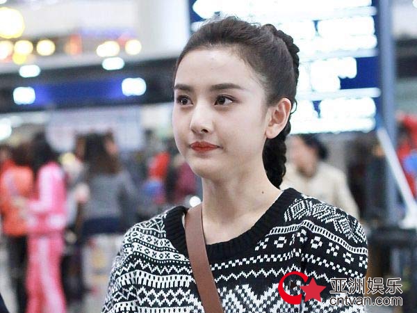 宋祖儿通知书曝光 新一代美女学霸已诞生!