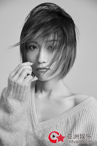 拒绝标签不想妥协 全能女神田沅黑白写真质感十足