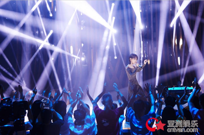 《金曲捞之挑战主打歌》成励志舞台 周笔畅成功唤醒《黑苹果》、《福尔摩斯》两首蒙尘金曲
