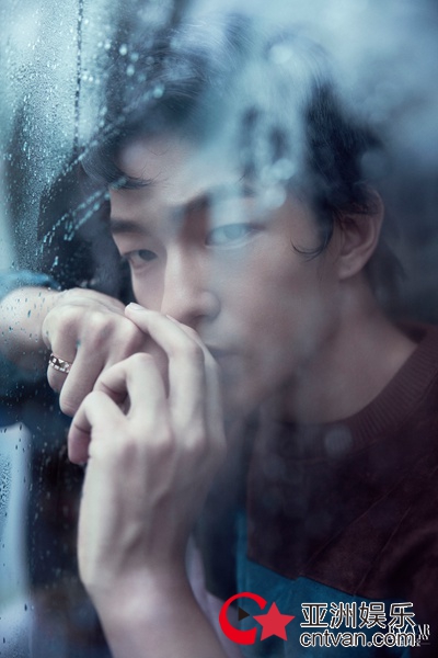 屈楚萧《芭莎珠宝》大片曝光,“冷”“暖”碰撞演绎百变少年