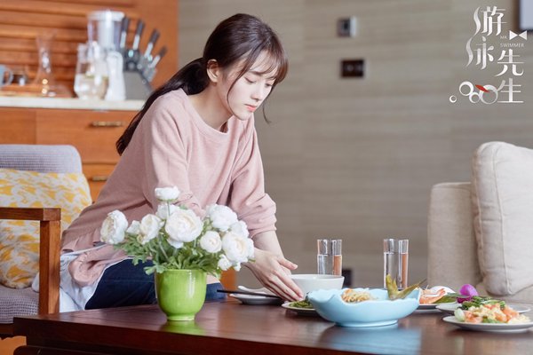 《游泳先生》鞠婧祎上演“美人救英雄”Mike一秒变“暖男”