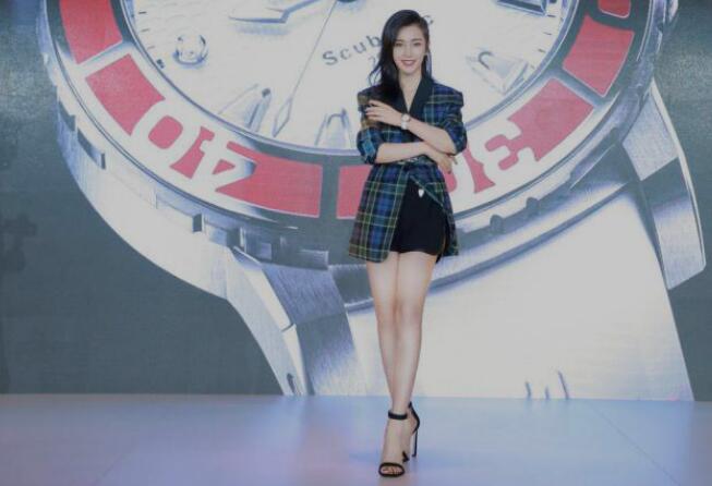 打败巨齿鲨后 李冰冰携“京东红”宝齐莱柏拉维深潜女装腕表亮相