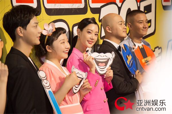 《胖子行动队》 克拉拉公主抱包贝尔 秒变“大力女神”