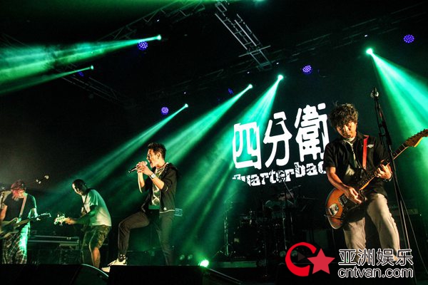 四分卫《练习对抗的过程》新歌演唱会完美登场 宣布亚洲巡回即将登场