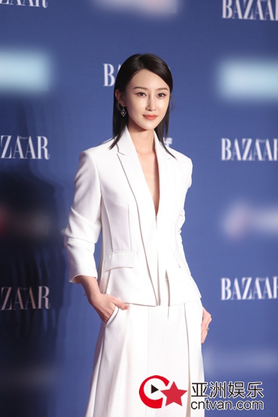 林鹏亮相芭莎慈善夜 坚守初心为爱发声