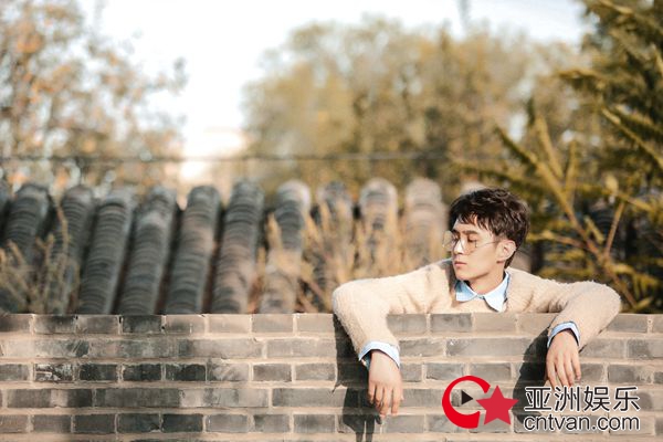中戏新疆校草希尔力 暖秋写真来袭