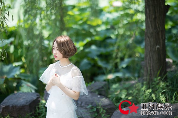 吾家有女初长成 !SING许诗茵原创单曲《白衣少年》爆红全网