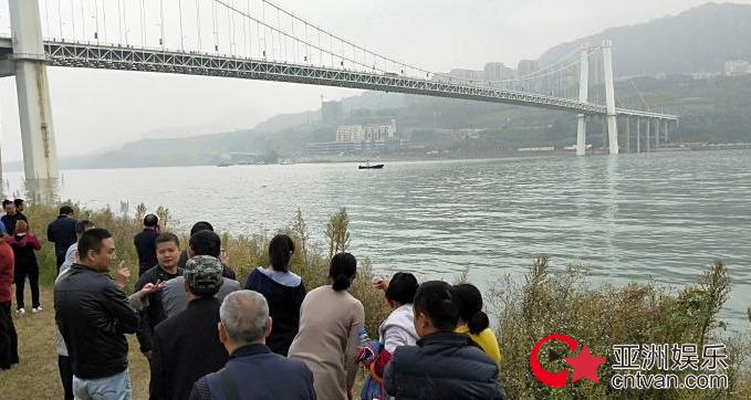 重庆公交坠江原因 一名女乘客与司机激烈争吵并殴打司机