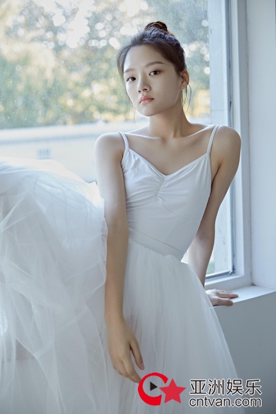 任敏芭蕾舞服写真化身“氧气少女” 挥别易遥展现超强可塑性