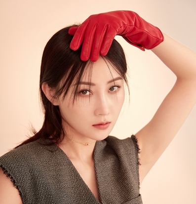 林鹏解锁秋冬新风尚 大片演绎玩味“摩登范”