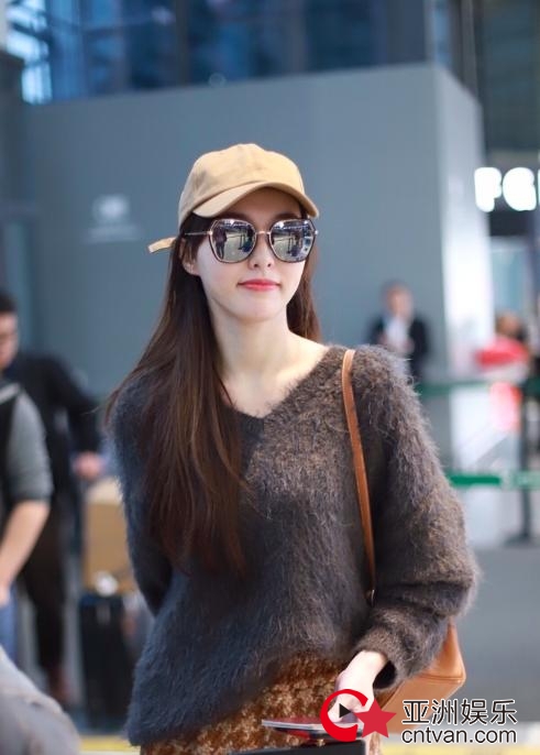 唐嫣婚后首亮相 好心情都在脸上笑容超甜!