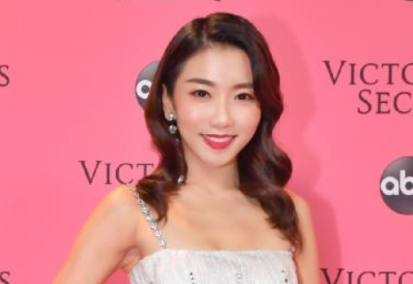 程晓玥受维密官方邀请看秀 时尚影响力受国际认可