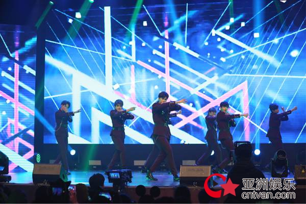 D七少年团“7&7”上海演唱会暨S队出道首秀圆满落幕
